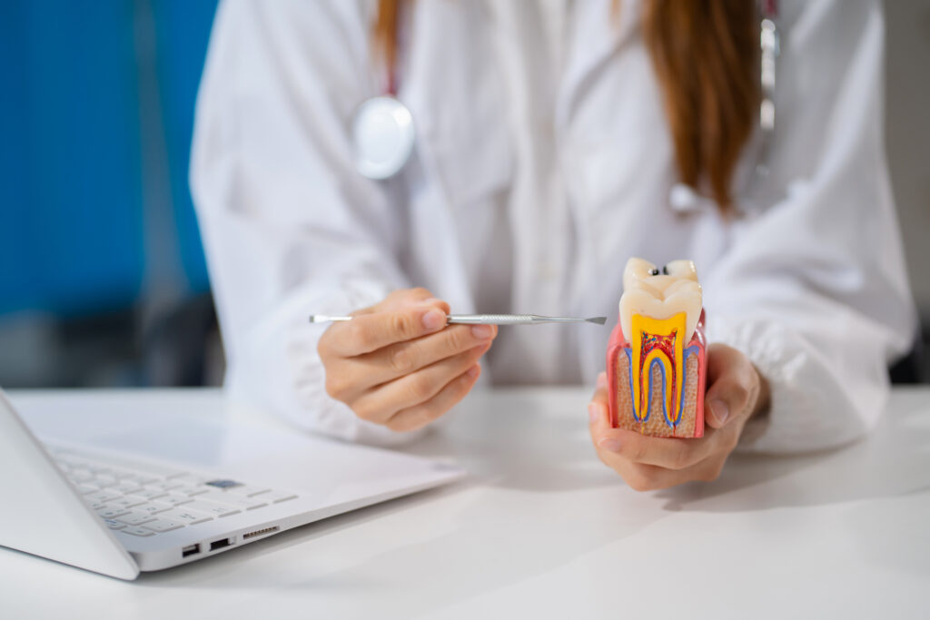 Leczenie kanałowe czy implant